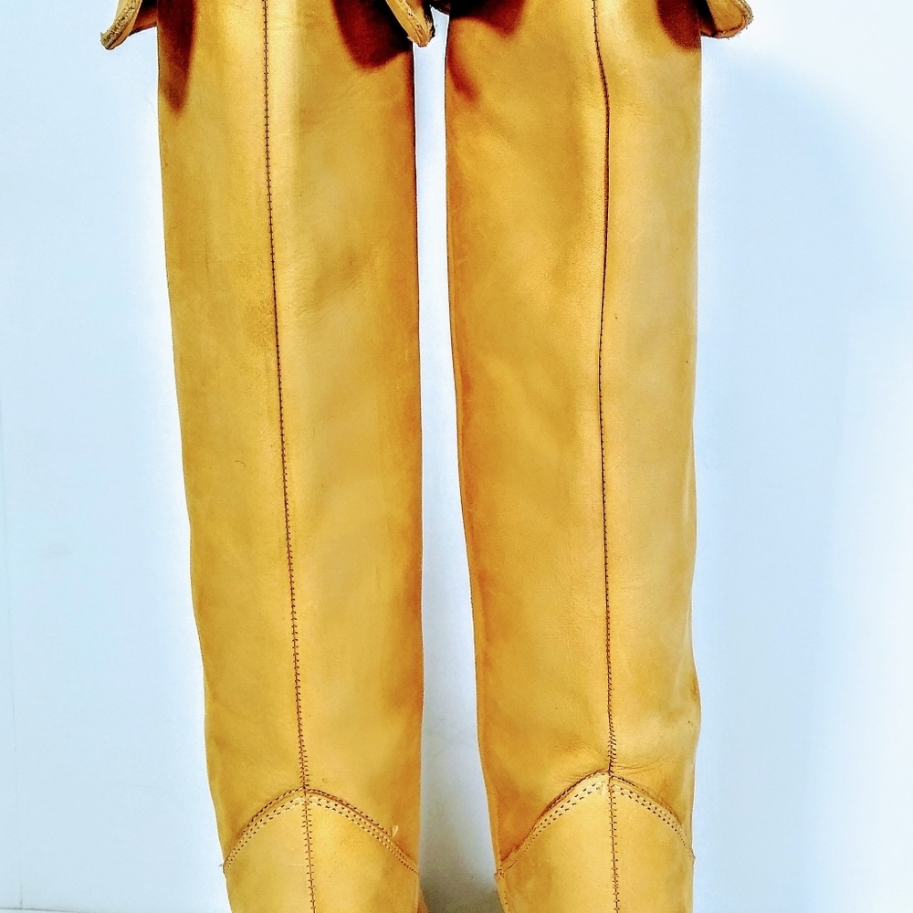 Gorgeous cream colored Zodiac boots! - Picture 6 of 7